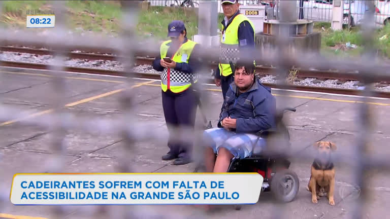 Pessoas com deficiência sofrem com a falta de acessibilidade em São Paulo