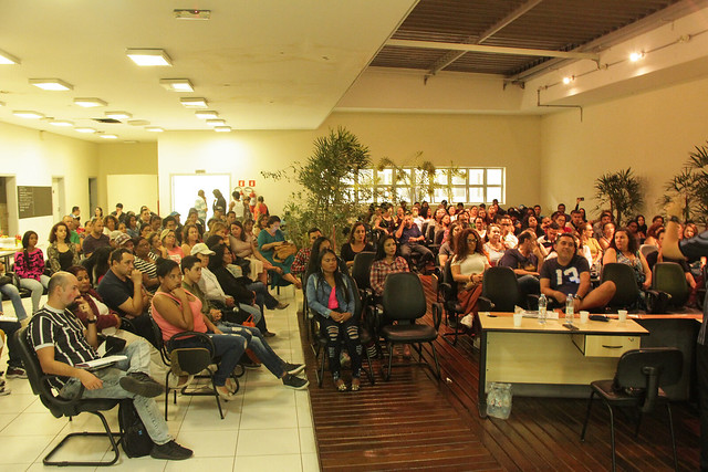 A reunião contou com a presença de cerca de 200 alunos e professores.
