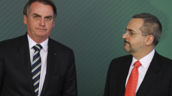 Bolsonaro libera verba que o próprio governo cortou da Educação