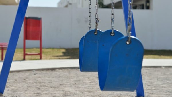 Covas corta manutenção e conservação das áreas verdes nas escolas e a limpeza dos playgrounds!