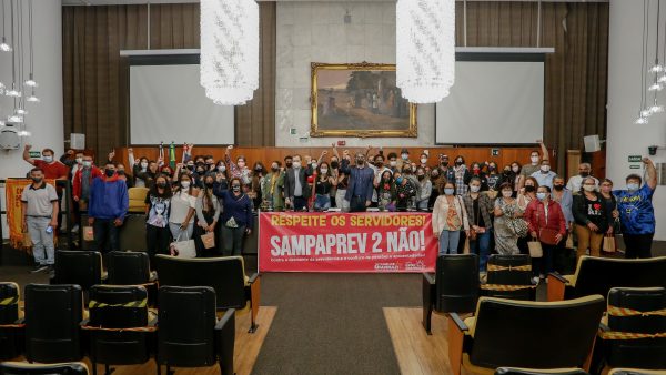 Servidores ocupam a Câmara em seminário contra o SampaPrev 2
