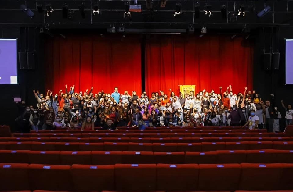 A primeira aula foi em 9 de abril, no Teatro Gazeta (Av. Paulista, 900)