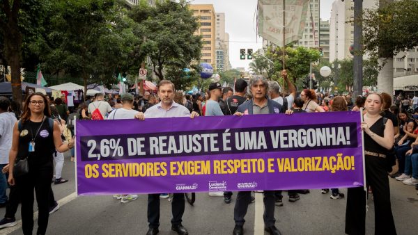 Os servidores de São Paulo merecem respeito! 2,6% de reajuste é uma vergonha!