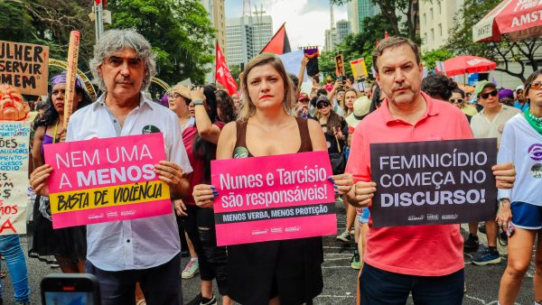 Mulheres Vivas! Nenhuma a menos!