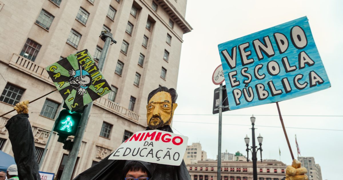 Não vamos aceitar a destruição da escola pública!